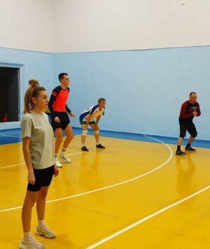 You are currently viewing Товарищеская встреча по волейболу между педагогами и учениками